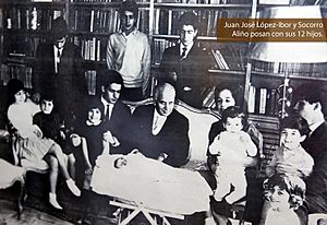 Archivo:Familia del Doctor Juan José López Ibor y su esposa Socorro Aliño