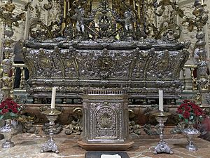 Archivo:Fernando III el Santo. Sepulcro