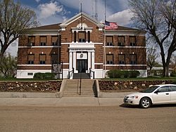 Golden Valley County Courthouse.jpg