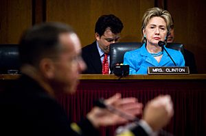 Archivo:Hillary Clinton at the Senate Armed Services Committee