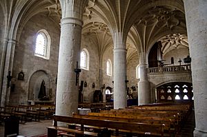Archivo:Interior-iglesia-santa-maria-villadiego-2014-1