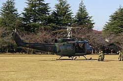 Archivo:JGSDF UH-1H(side)