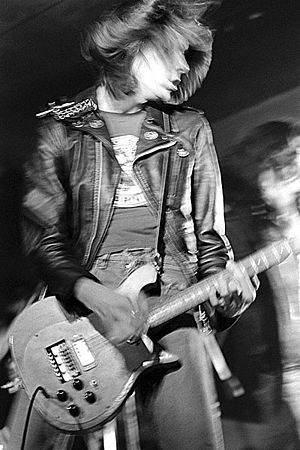 Archivo:Johnny-Ramone 1977