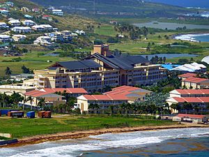 Archivo:Karibik, St. Kitts - View from Timothy Hill - Marriott Resort ^ The Royal Beach Casino - St. Kitts - panoramio
