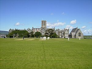Archivo:King William College near Castletown - geograph.org.uk - 490719