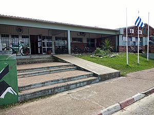 Archivo:Liceo de Tarariras