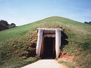 Archivo:Macon Ocmulgee Earth Lodge