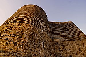Archivo:Maiden Tower (Baku)