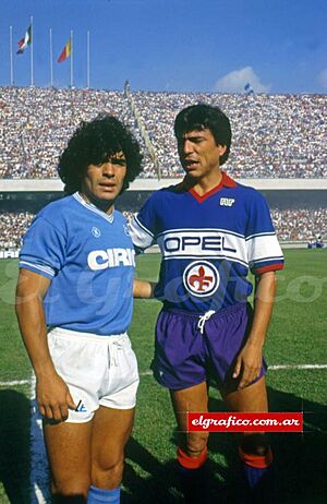 Archivo:Maradona passarella may1985