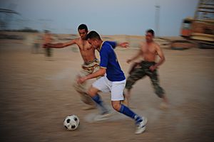 Archivo:Playing Soccer in Qarghuli, Iraq DVIDS165581
