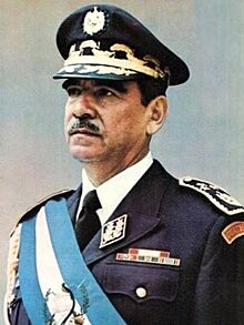 Retrato oficial de Presidente Fernando Romeo Lucas Garcia (cropped 1).jpg