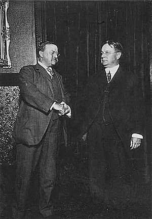 Archivo:Roosevelt and Johnson after nomination