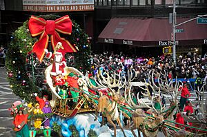 Archivo:Santa Claus arrives.