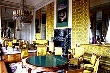 Archivo:Seating Area, Palace of Versailles, Paris