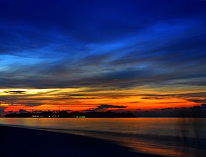 Archivo:Sunset in the Maldives