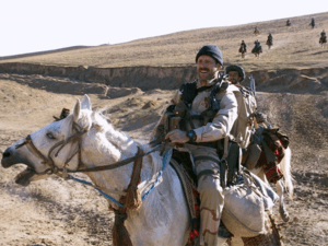 Archivo:USAF CCT Bart Decker on horseback in Afghanistan 2001