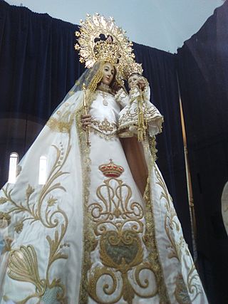 Virgen de los Remedios (Valencia de Alcántara) - Traje de la Hermandad.jpg