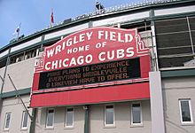 Archivo:Wrigley-field-sign-daytime-in-chicago-ill-usa