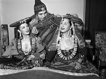 Archivo:Yma Sumac, Moises Vivanco and Cholita Rivero