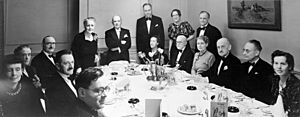 Archivo:A dinner to celebrate Melanie Klein's 70th birthday. Wellcome L0016246