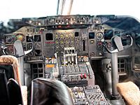 Archivo:B747-cockpit