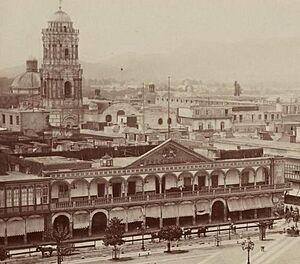 Archivo:Bell tower of Santo Domingo and former facade of the City Hall, Lima. 1874