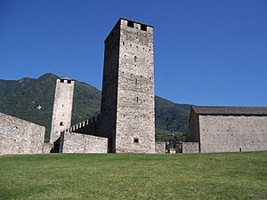 Archivo:Bellinzona Burg Castelgrande 2