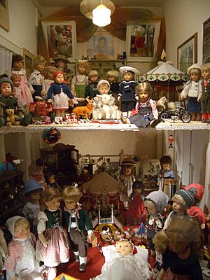 Archivo:Boxenstop Tübingen Puppen