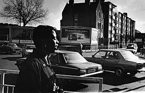 Archivo:Brenda Agard Black British photographer on photo shoot 1987 London