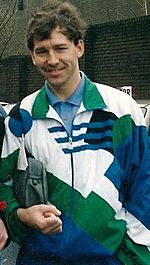 Archivo:Bryan Robson at the cliff -march 92