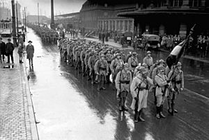 Archivo:Bundesarchiv Bild 102-00769, Dortmund, Letzte Franzosen verlassen die Stadt