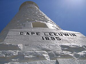 Archivo:CapeLeeuwinLighthouse gobeirne
