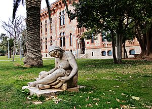 Archivo:Casa provincial de la Maternitat (Barcelona) - 3