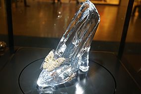 Archivo:Cinderella Glass Slipper (16936171941)