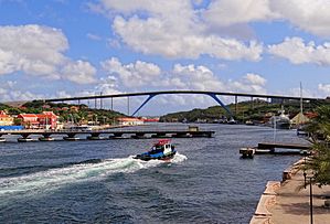 Archivo:Curacao-Bridges-2013