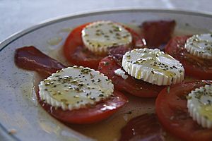 Archivo:Ensalada-Tomate y queso