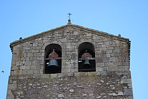 Archivo:Espadaña de la Iglesia de Tierzo