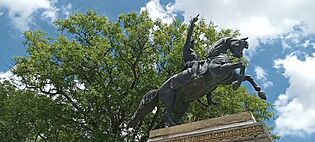 Archivo:Estatua General San Martin en Formosa