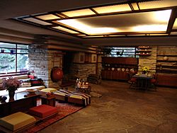 Archivo:Frank Lloyd Wright - Fallingwater interior 5