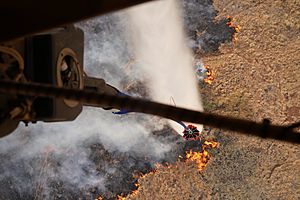 Archivo:Hawaii Army National Guard fighting Maui wildfires, August 9, 2023