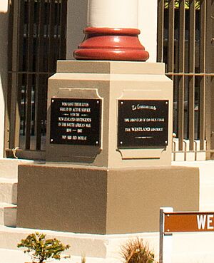 Archivo:Hokitika Clock Tower-2 (cropped)
