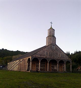 Iglesia de Quinchao restaurada.jpg