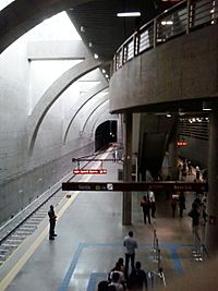 Archivo:Interior da Estação Lapa (metrô)
