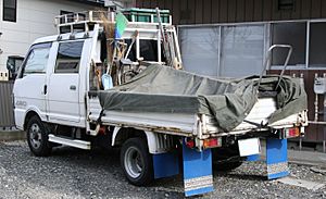 Archivo:Mazda Bongo Brawny Truck Double Cab rear