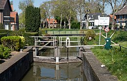 Archivo:Montfoort, de Montfoortse Vaart vanaf de IJsselkade IMG 9256 2019-04-20 12.26