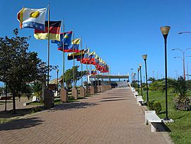 Monumento a la Bandera en La Vela de Coro.jpg