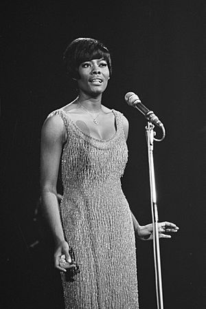 Archivo:Optreden van de Amerikaanse zangeres Dionne Warwick, Bestanddeelnr 919-6271