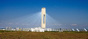 Archivo:PS10 solar power tower 2