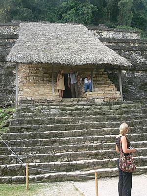 Archivo:Palenque - Tempel XIII - Eingang