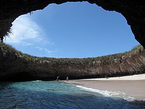 Archivo:Parque Nacional Islas Marietas (9372075457)